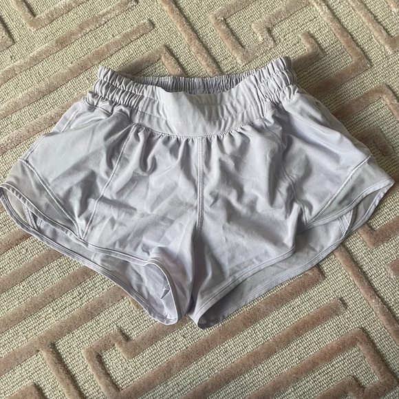 lululemon athletica Pants - Lululemon Hotty Hot Low-Rise Lined Short 2.5"